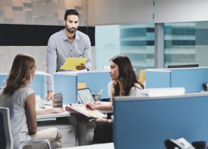 Cum te adaptezi mediului dintr-o companie dominată de femei
