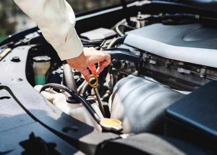 (P) 5 avantaje pe care le ai când cumperi piese auto de la dezmembrări