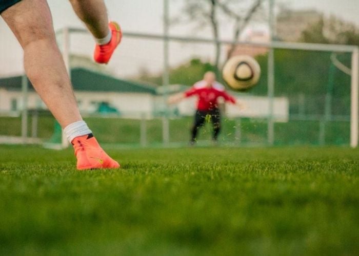 Cum să joci fotbal ca Ronaldo