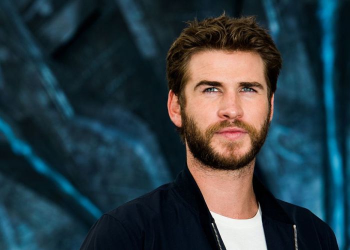 Unul mai sexy decât celălalt. Cum a fost surprins Liam Hemsworth la plajă, la câteva zile după fratele său