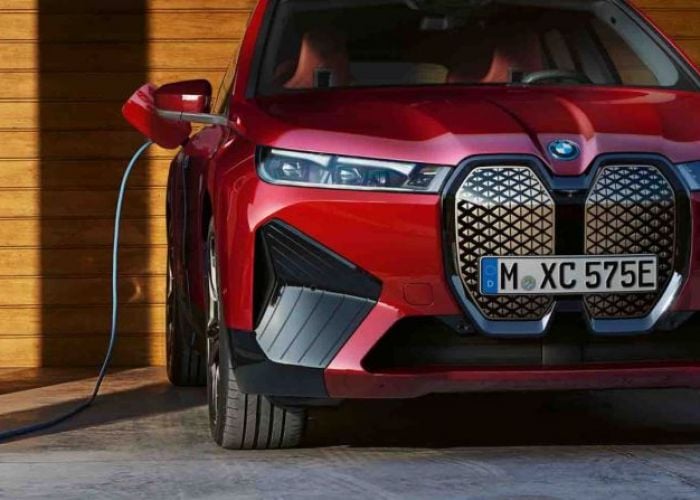 BMW iX aduce viitorul mai aproape