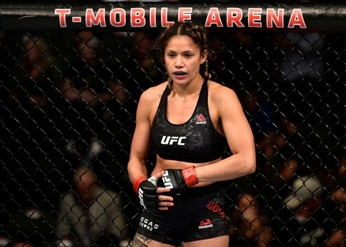 O fostă luptătoare UFC le-a aprins imaginația fanilor! Cum s-a fotografiat în spital