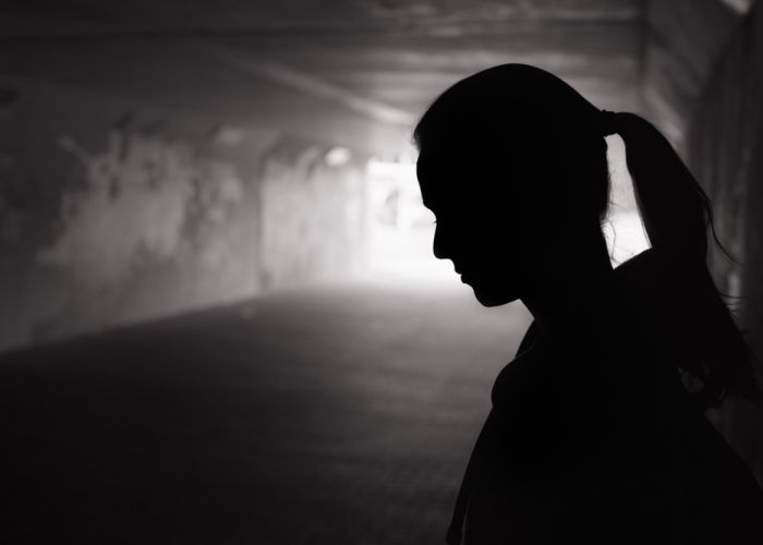 O tânără s-a sinucis după ce a intrat pe contul de Facebook al soțului ei! Ce a văzut acolo