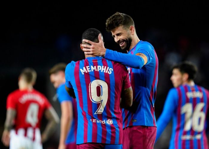 Memphis Depay a comis-o! A postat pe internet un clip în care Gerard Pique apare nud