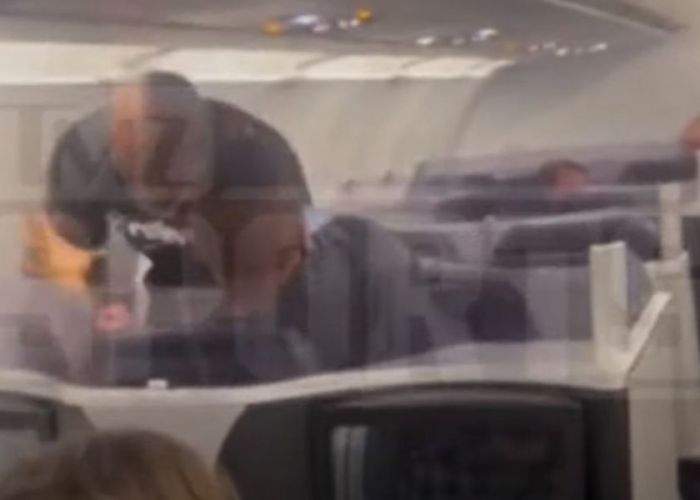 Ce decizie s-a luat după ce Mike Tyson a snopit în bătaie un pasager - VIDEO
