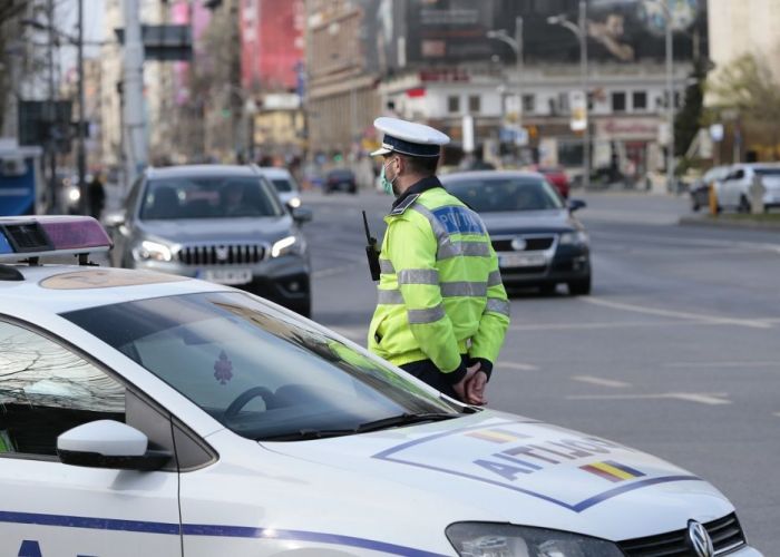 A sunat la 112 să anunțe că e șicanat în trafic, dar a fost tot el amendat și a rămas fără permis de conducere
