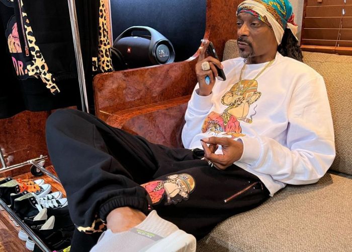 Snoop Dogg i-a mărit salariul angajatului său care îi rulează țigările cu marijuana. Care e motivul?