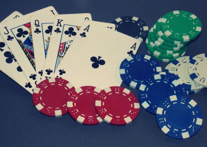 (P) Evoluția Texas Hold em Poker