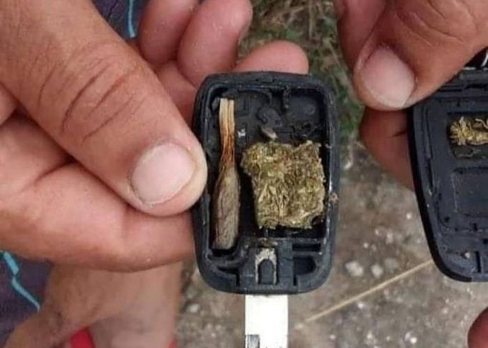 Inventivitate mioritică! Droguri într-o cheie auto pierdută de un turist pe litoral. Îl așteptăm la poliție!