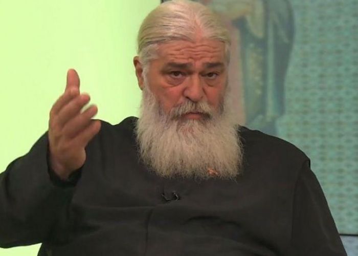 Părintele Calistrat, prima reacție după ce a lovit o femeie: Vii tu o măciucă isterică nemăritată să faci teatru? - VIDEO