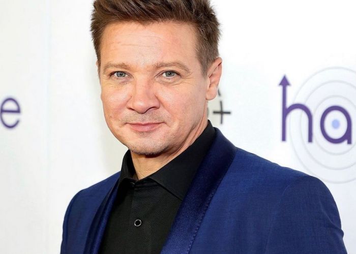 Jeremy Renner, în stare critică la spital. Actorul a fost rănit în timp ce dădea zăpada - VIDEO